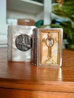 2 antieke miniatuur rozenkrans doosjes, Antiquités & Art, Antiquités | Objets religieux, Enlèvement ou Envoi