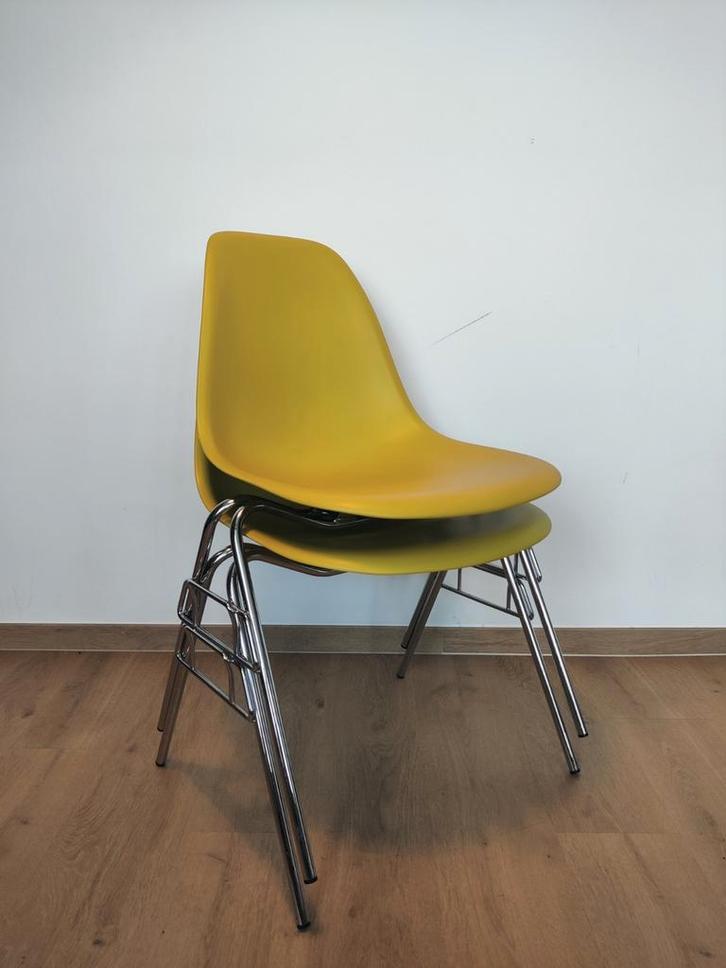 Eames plastic side chairs RE DSS-N // Vitra, Huis en Inrichting, Stoelen, Zo goed als nieuw, Ophalen