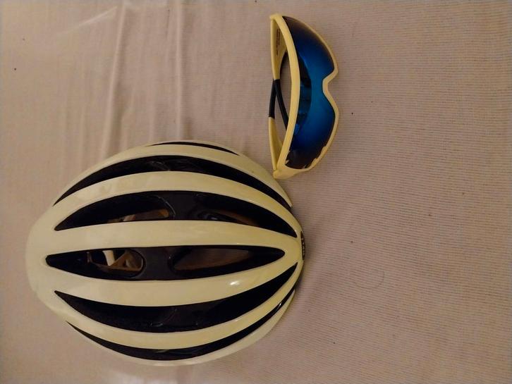 Fiets helm bell, Fietsen en Brommers, Fietsaccessoires | Fietshelmen, Ophalen