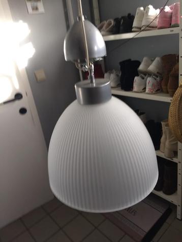 Plafondlamp beschikbaar voor biedingen