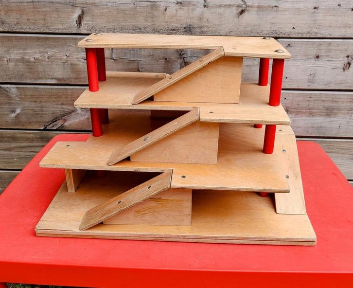 Houten garage, Kinderen en Baby's, Speelgoed | Houten speelgoed, Gebruikt, Ophalen