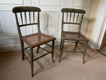 Deux chaises anglaises peintes beschikbaar voor biedingen