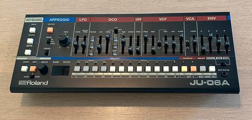 Roland JU-06A, Muziek en Instrumenten, Synthesizers, Zo goed als nieuw, Roland, Met midi-aansluiting, Ophalen