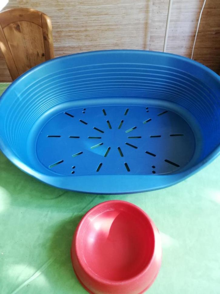 PANIER EN PLASTIQUE POUR CHIEN L 82 cm L 60 cm H 24 cm + SAC, Animaux & Accessoires, Paniers pour chiens, Utilisé, Autre, Enlèvement