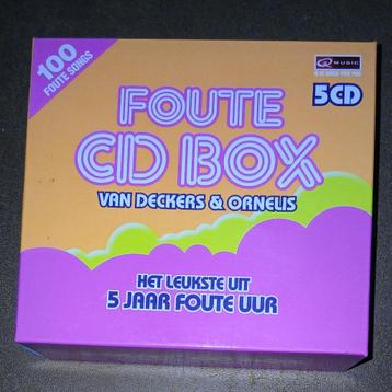 Foute CD Box – Deckers & Ornelis (2008, 5CD, nieuw) beschikbaar voor biedingen