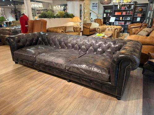 stoere vintage XL Chesterfield 4 a 5 Zits bank Zwart zetel, Antiek en Kunst, Antiek | Meubels | Stoelen en Sofa's, Ophalen of Verzenden