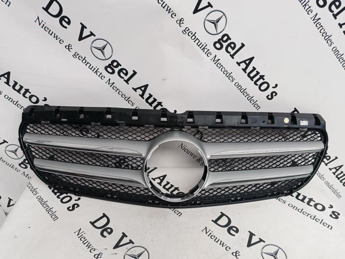 Grille van een Mercedes B-Klasse, Auto-onderdelen, Carrosserie, Mercedes-Benz, Gebruikt, 3 maanden garantie, Ophalen of Verzenden