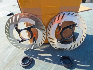 2 spiksplinternieuwe remschijven van shimano 140mm beschikbaar voor biedingen