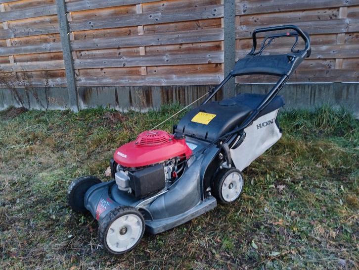 Benzine grasmaaier honda hrx 476, Tuin en Terras, Grasmaaiers, Zo goed als nieuw, Benzine-grasmaaier, Cirkelmaaier, Opvangzak
