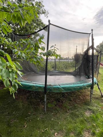 BERG trampoline - gebruikt maar nog prima voor speelplezier beschikbaar voor biedingen