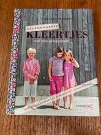 Zelfgemaakte kleertjes - patronenboek, Hobby en Vrije tijd, Kledingpatronen, Overige merken, Kind, Ophalen of Verzenden, Overige typen