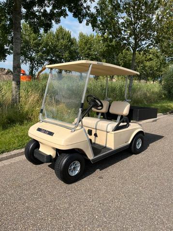 Electrische golfkar clubcar met werkbakje rijdt heerlijk beschikbaar voor biedingen