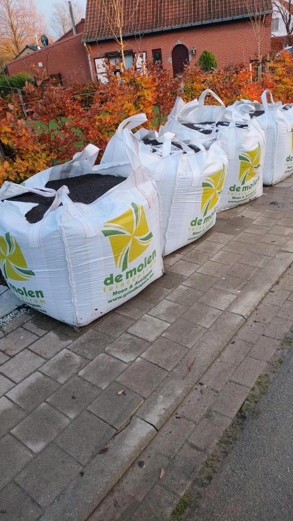 2 x 1000 kg lavasplit 3/8mm, Tuin en Terras, Grind, Keien en Split, Zo goed als nieuw, Ophalen