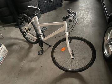 Witte heren-/damesfiets 24 inch – goede staat beschikbaar voor biedingen