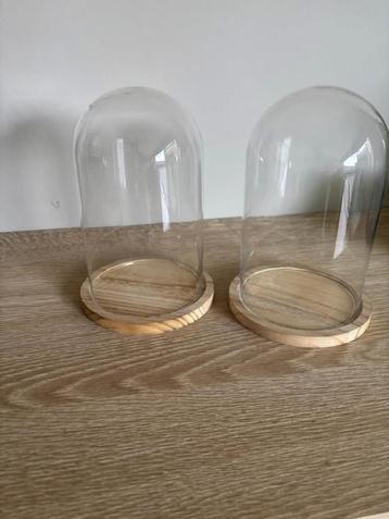 2 globes. Nooit gebruikt geweest.  beschikbaar voor biedingen