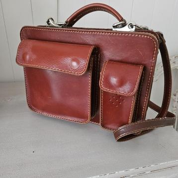 Vintage handtassen beschikbaar voor biedingen
