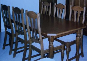 Eettafel met 6 stoelen beschikbaar voor biedingen