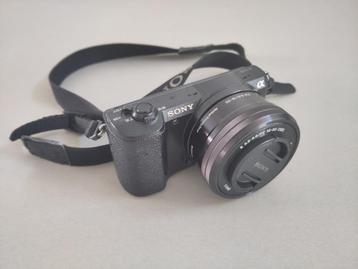 Sony systeemcamera a5100 body + Sony lens 16-50mm beschikbaar voor biedingen