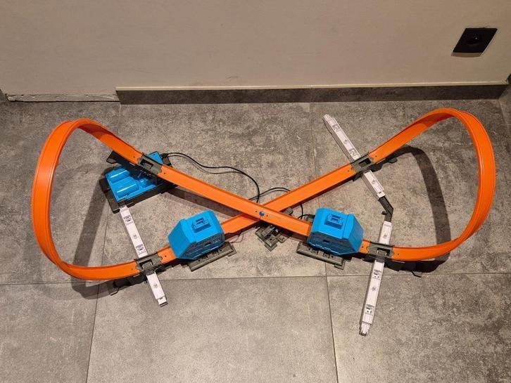 Hotwheels track builder - Booster kit, Kinderen en Baby's, Speelgoed | Racebanen, Gebruikt, Racebaan, Elektrisch, Hot Wheels, Met looping