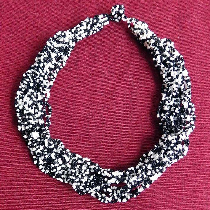 Vintage Kralencolliers (2x): €.25,00. p/st., Bijoux, Sacs & Beauté, Colliers, Comme neuf, Blanc, Enlèvement ou Envoi