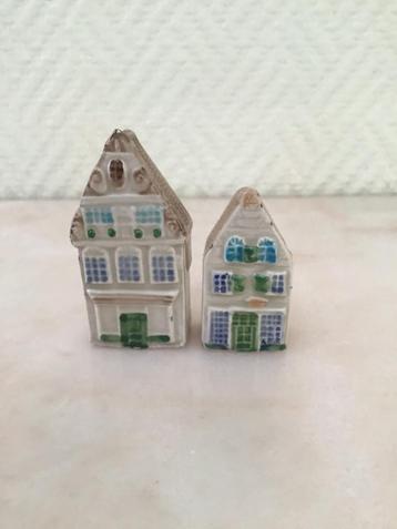 2 miniatuur huisjes, porselein