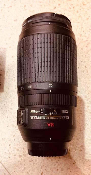 Nikon telelens AFS NIKKOR 70 - 300mm 1:4.5 - 5.6G ED VR disponible aux enchères