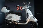 Piaggio Vespa 300 GTS met valbescherming & topkoffer, Motoren, Motoren | Piaggio, Scooter, 300 cc, Bedrijf, 1 cilinder