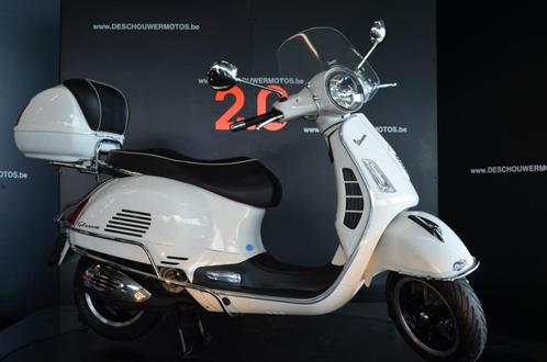 Vespa 300 GTS avec protection antichute et top case, Motos, Motos | Piaggio, Entreprise, Scooter, 12 à 35 kW, 1 cylindre, Enlèvement