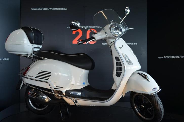 Piaggio Vespa 300 GTS met valbescherming & topkoffer, Motoren, Motoren | Piaggio, Bedrijf, Scooter, 12 t/m 35 kW, 1 cilinder, Ophalen