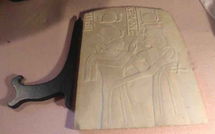 Egyptische steen met staander, Verzamelen, Beelden en Beeldjes, Ophalen of Verzenden
