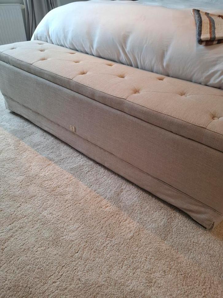 Bank Riviera Maison in perfecte staat - Beige kleur, Huis en Inrichting, Slaapkamer | Slaapbanken, Zo goed als nieuw, 160 cm, Beige