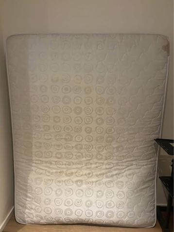 Matras 150 cm breed en 190 cm hoog beschikbaar voor biedingen