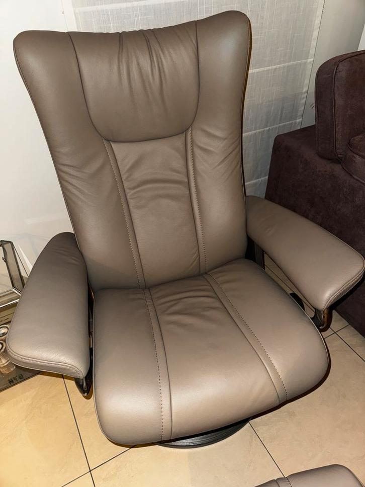 Nieuw relax zetel Stressless Wing  met voetbank, Huis en Inrichting, Fauteuils, Nieuw, Ophalen