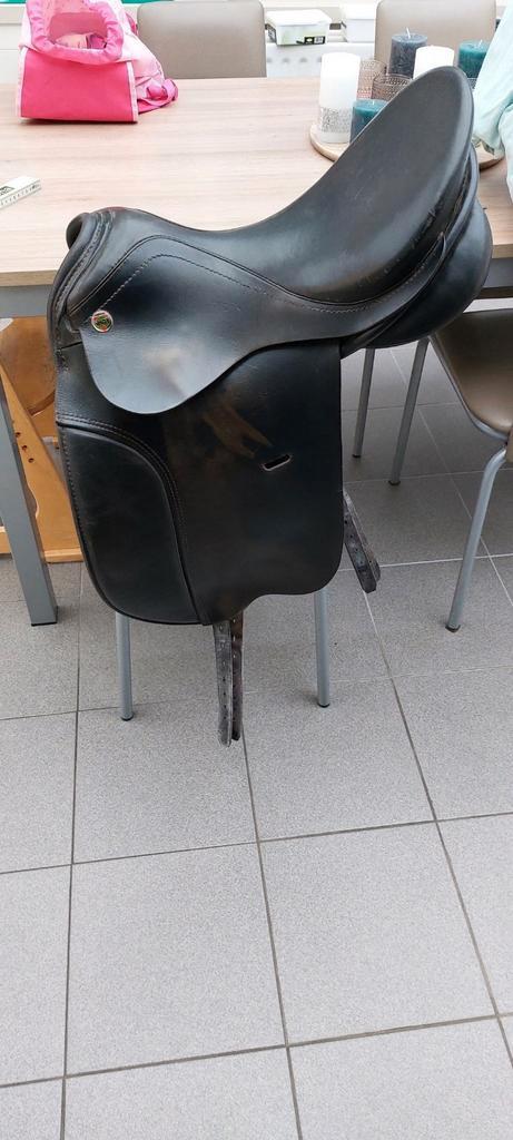 2 Dressuurzadels KN en Merano en een Ghost Buttera, Dieren en Toebehoren, Paarden en Pony's | Zadels, Zo goed als nieuw, Ophalen of Verzenden