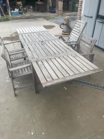 Houten tuinset beschikbaar voor biedingen