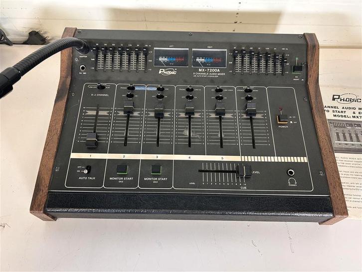 A7256. Phonic MX-7200A Audio mixer met equalizer, mengpaneel, Musique & Instruments, Tables de mixage, Utilisé, Enlèvement ou Envoi