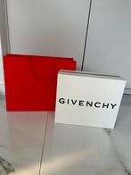 Sneakers van Givenchy T.37 150€, Vêtements | Femmes, Chaussures, Enlèvement, Porté, Sneakers et Baskets