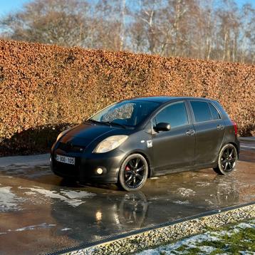 Toyota Yaris TS, Autos, Achat, Boîte manuelle, Noir, 5 portes