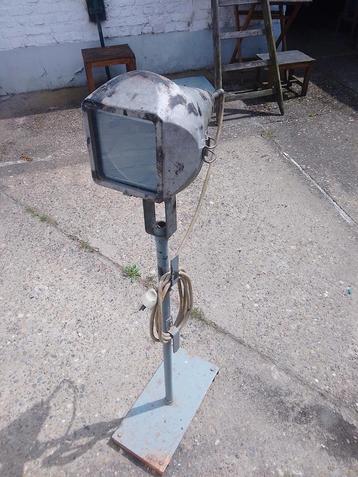 Oude Philips werklamp  beschikbaar voor biedingen