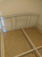 Gratis Bed (160x200)/ Moet nu weg/Oostende, Huis en Inrichting, Slaapkamer | Bedden, Ophalen, Gebruikt, Wit, Tweepersoons