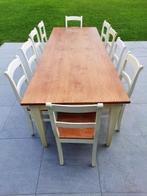 Table en bois massif avec 10 chaises