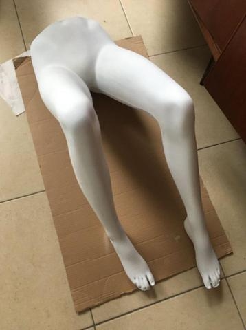 Paspopbenen / etalagebenen installatie beschikbaar voor biedingen