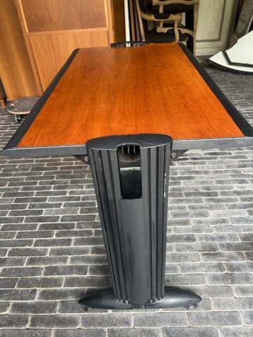 bureau beschikbaar voor biedingen