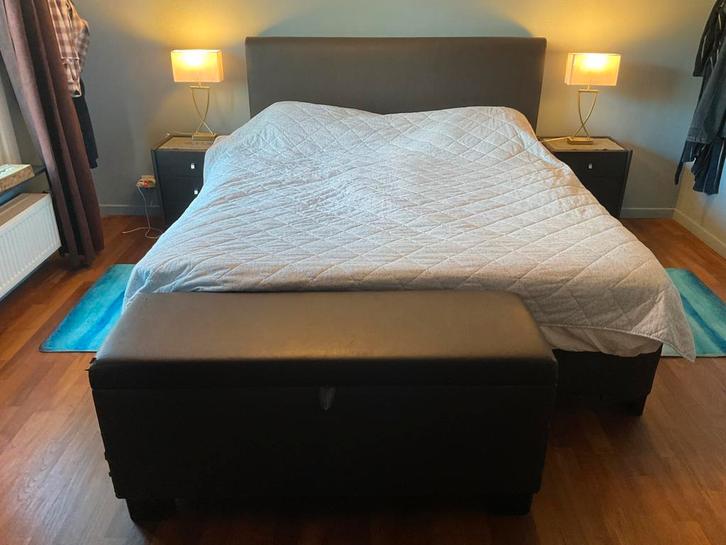 Lit double avec appui-tête, tables de chevet et mallette de, Maison & Meubles, Chambre à coucher | Lits boxsprings, Utilisé, 180 cm