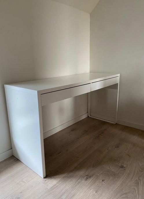 Ikea bureau (Gratis op te halen), Huis en Inrichting, Bureaus, Gebruikt, Bureau, Ophalen