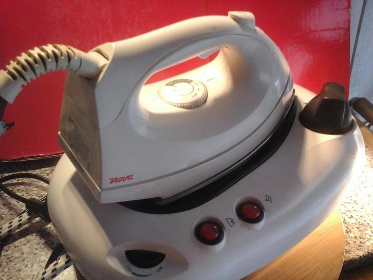 STOOM STRIJKIJZER (NOVA), Elektronische apparatuur, Strijkijzers en Strijkplanken, Gebruikt, Strijkijzer met snoer, Ophalen of Verzenden