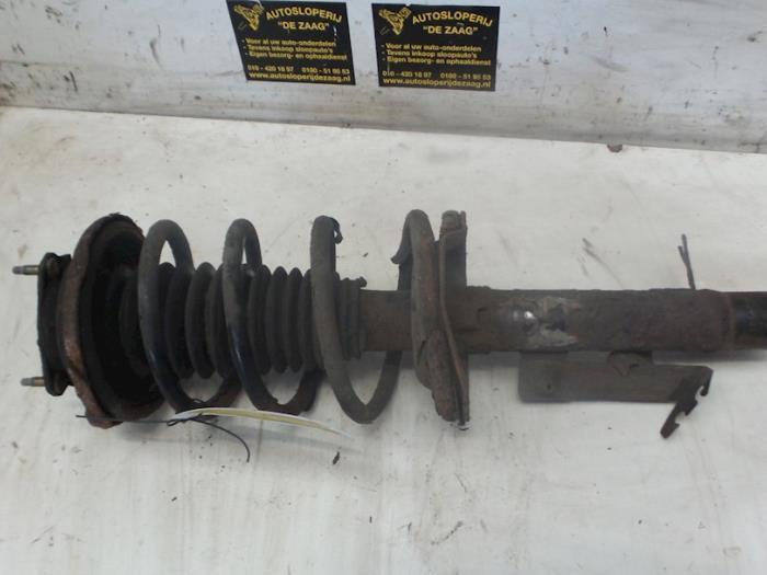 Schokdemperpoot rechts-voor van een Ford Focus, Auto-onderdelen, Ophanging en Onderstel, Ford, Gebruikt, 3 maanden garantie, Ophalen of Verzenden