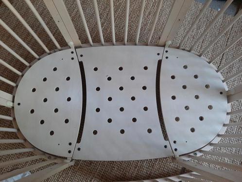 stokke baby tot kleuterbed plus matras plus lakentjes, Huis en Inrichting, Slaapkamer | Bedden, Zo goed als nieuw, Hout, Wit, Verstelbaar