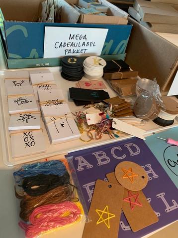 Cadeaulabel pakket (deels verkoopklaar, deels te knutselen) beschikbaar voor biedingen