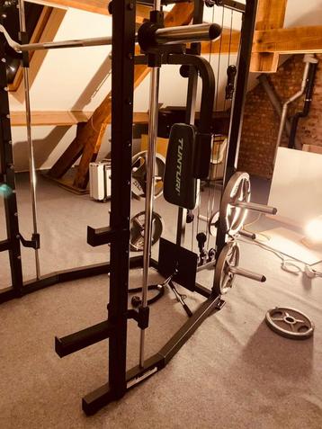 Krachstation Tunturi SM80 full smith machine disponible aux enchères